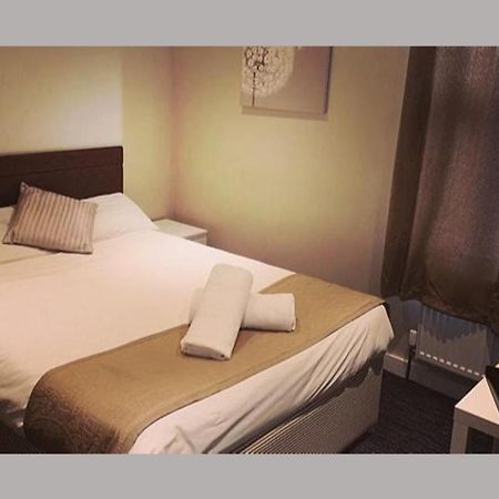 The R Inn Hotel Desborough 外观 照片