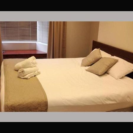 The R Inn Hotel Desborough 外观 照片