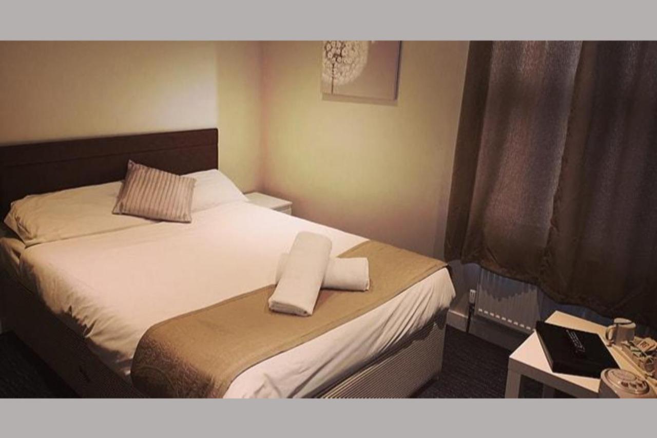 The R Inn Hotel Desborough 外观 照片