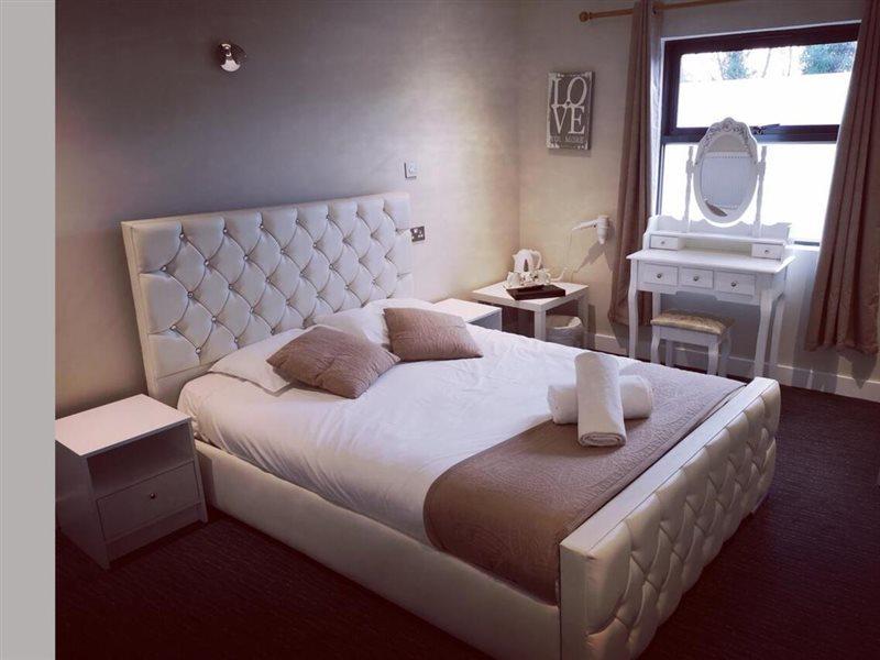 The R Inn Hotel Desborough 外观 照片