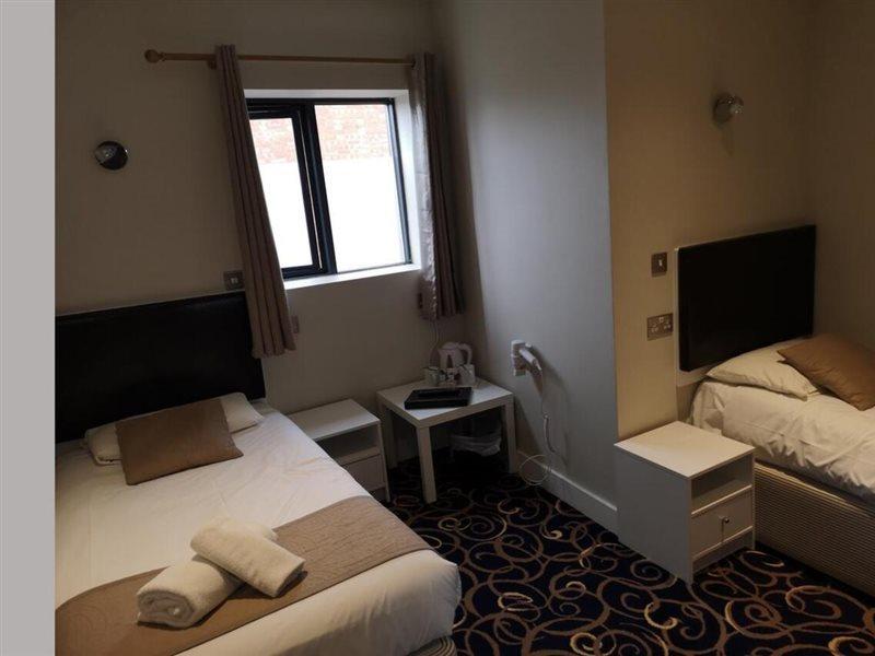 The R Inn Hotel Desborough 外观 照片