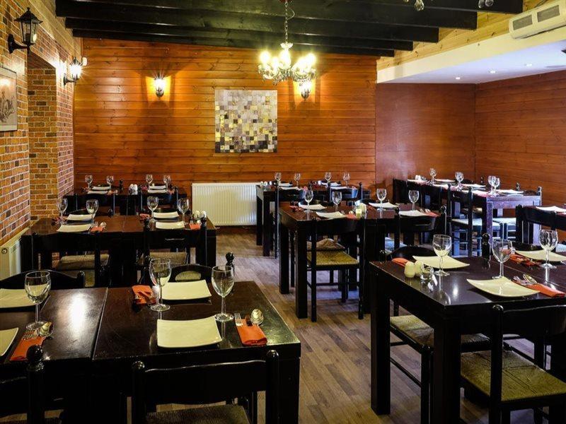 The R Inn Hotel Desborough 外观 照片