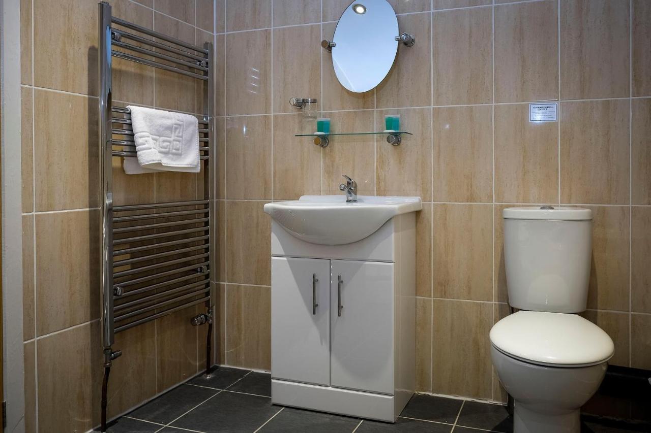 The R Inn Hotel Desborough 外观 照片