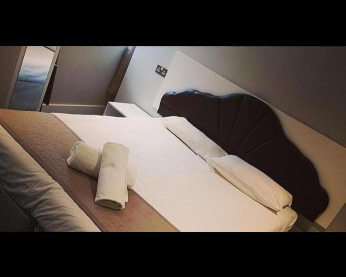 The R Inn Hotel Desborough 外观 照片
