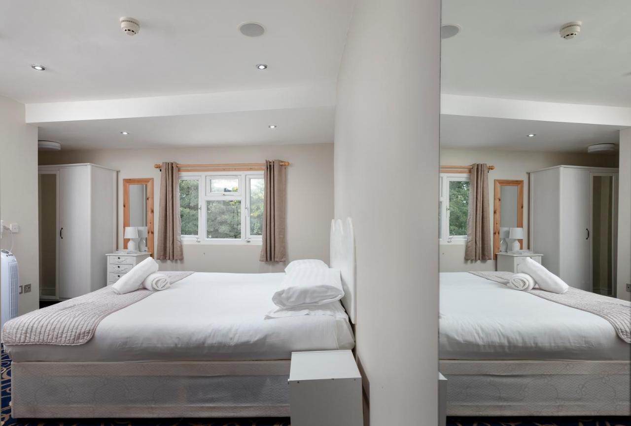 The R Inn Hotel Desborough 外观 照片