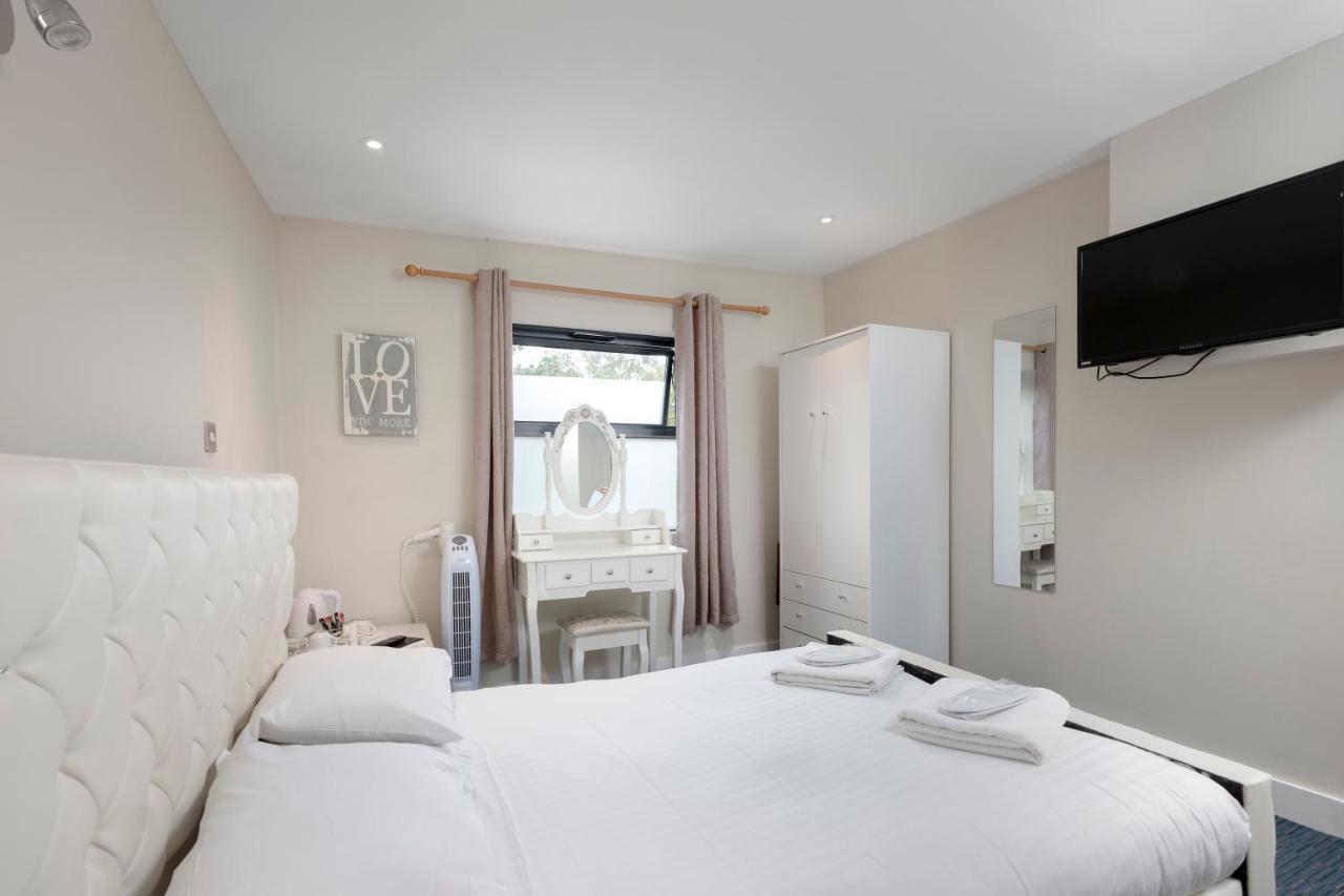 The R Inn Hotel Desborough 外观 照片