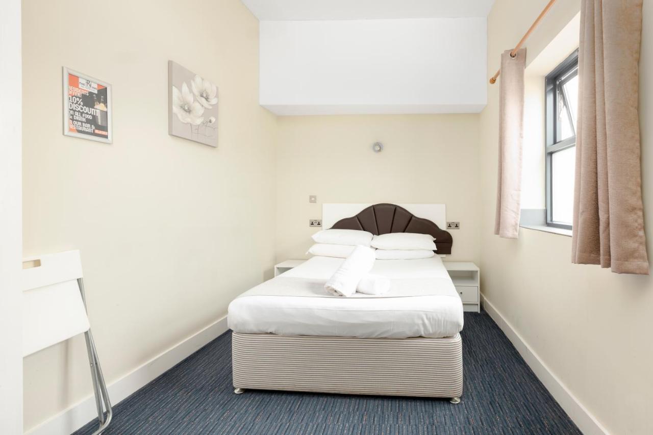 The R Inn Hotel Desborough 外观 照片