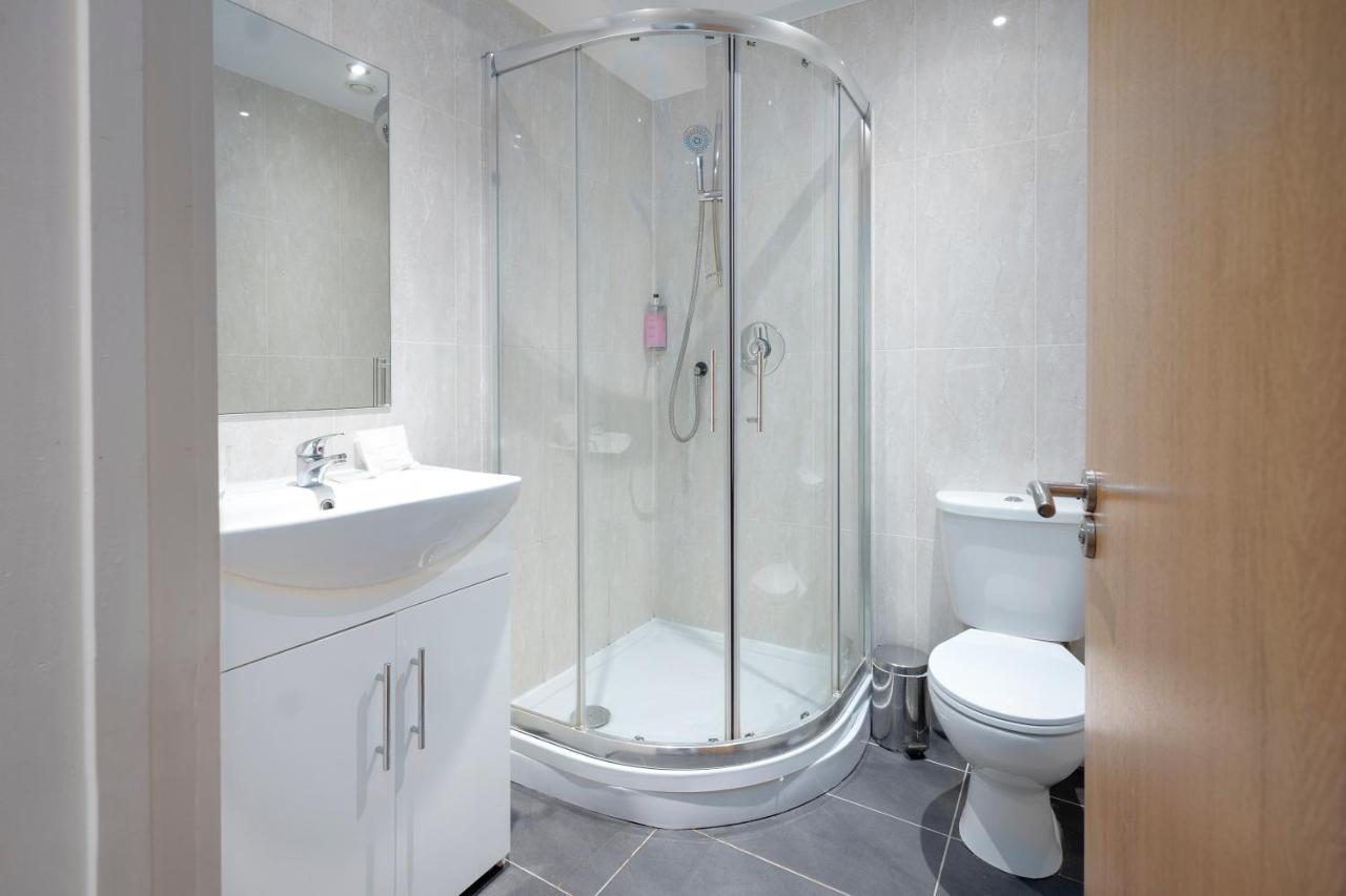 The R Inn Hotel Desborough 外观 照片