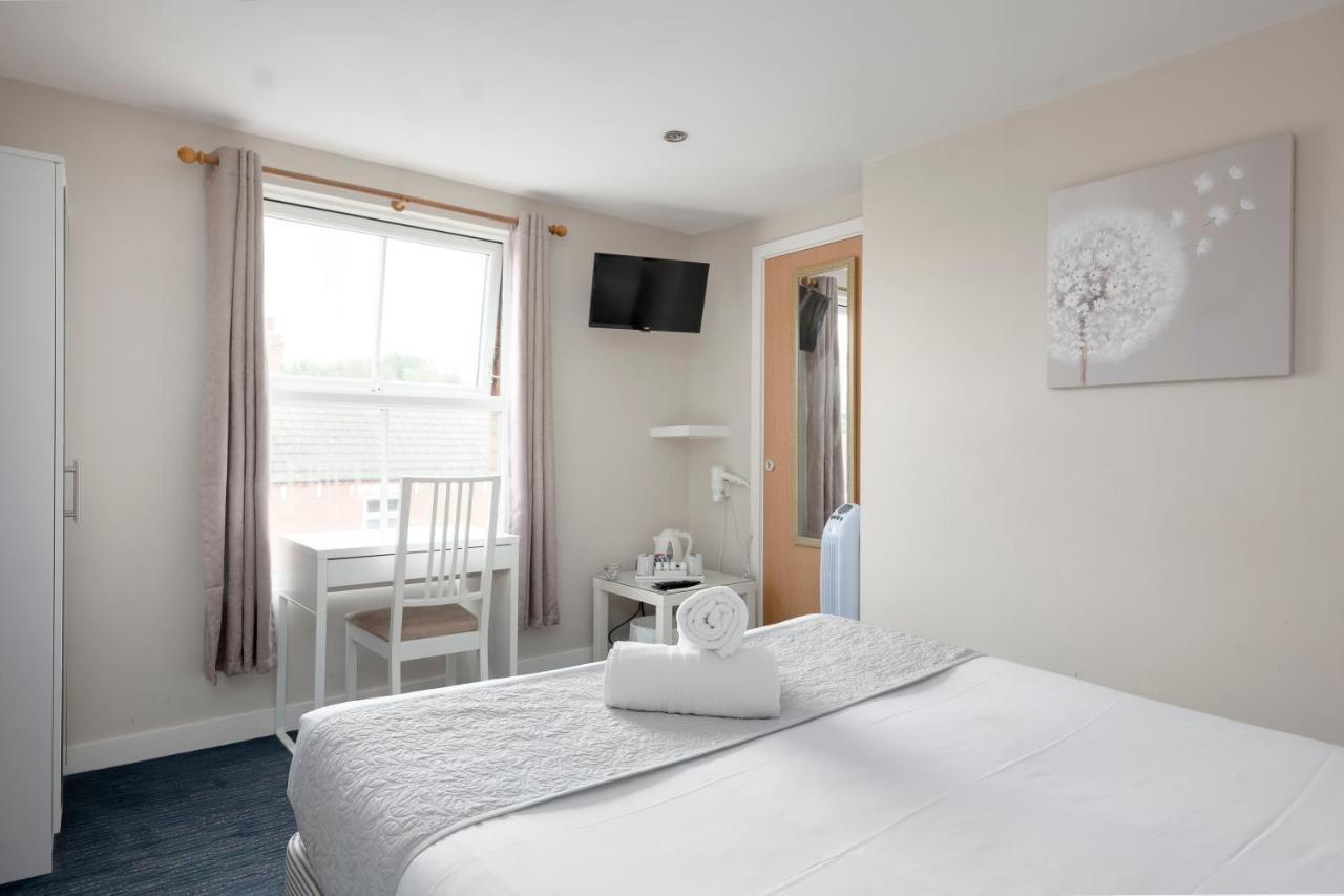 The R Inn Hotel Desborough 外观 照片