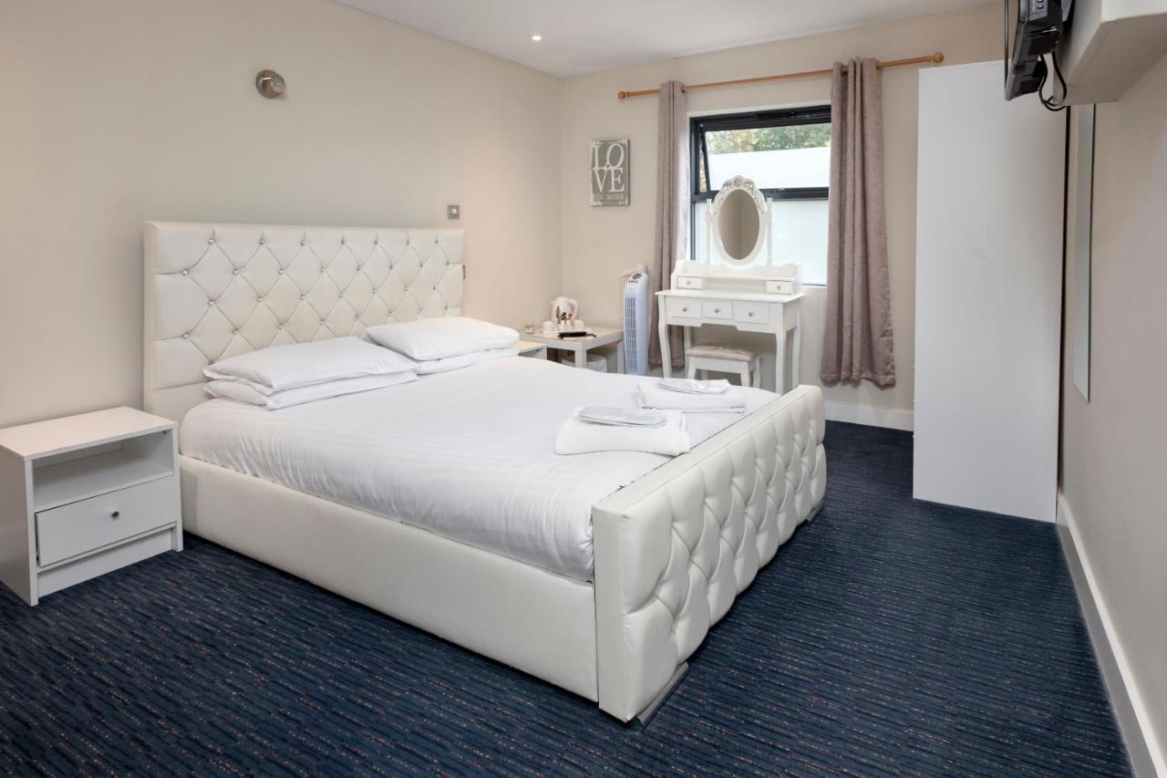 The R Inn Hotel Desborough 外观 照片